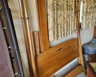 Vintage 4-Post Full Size Bed frame