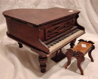 Mini piano shape box