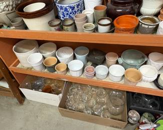 FLOWER POTS & PLANTERS