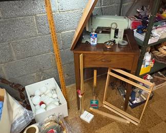 SINGER SEWING MACHINE & SUPPLIES