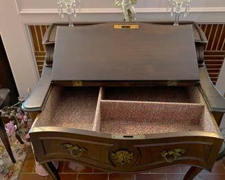 And this is inside the desk.