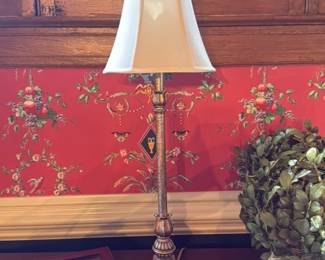 Traditional Table Lamp with Ornate Base