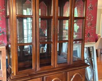 Traditional Mahogany Wooden China Cabinet