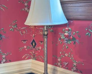 Traditional Table Lamp with Fluted Column and Bell Shade