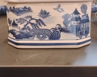 Blue Willow Pattern Covered Casserole Dish