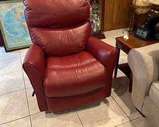 2 lazyboy recliners, one is electric 