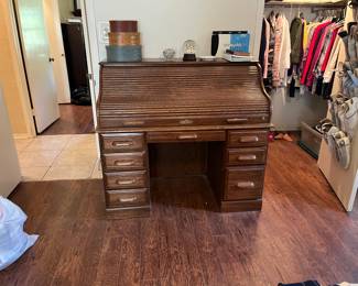 Roll top desk