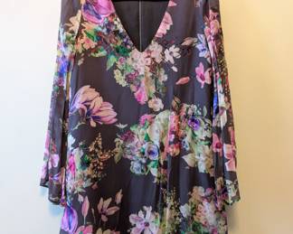Women's long sleeve floral print zip back tunic top