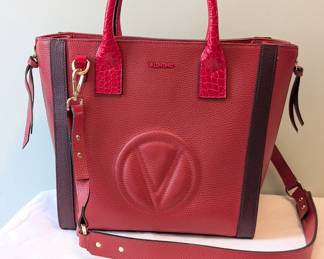 A beautiful Valentino red leather handbag with detachable shoulder strap