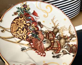 #66A - $220 - Williams Sonoma Holiday Dishware, 18 pcs.