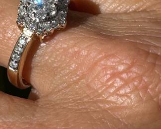 #J20 -$490 - Size 8 - 1 ctw cluster ring on 14kt white gold. 3.08 gr