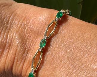 J6- $1250 - 8" bracelet 14kt gold & (2 1/2 to 3 ctw of emeralds) - 12.1 gr.