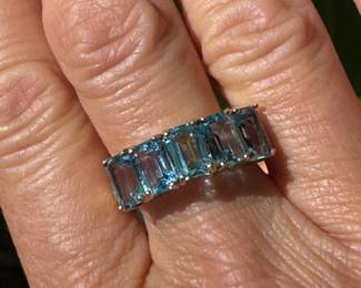 J1- $285 -Size 9  Blue topaz ring 10kt gold. 3.3gr