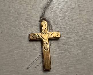14kt gold small cross with heart engraved 0.46 gr - $48