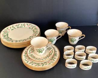 #66 - $150 - Christmas Lenox Holiday - 1 cup has chip on edge, 20 pcs.