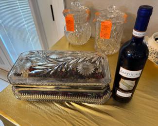 #76 - $150 - Exceptionally large Gloves cut crystal & etched hinged glove box, 13x7x5H, small damages.