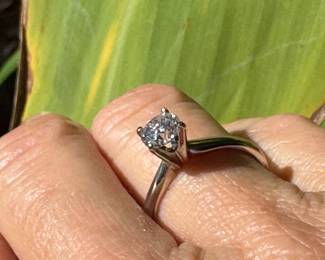 #J18 - size 6 3/4 - 0.81 ctw round diamond on 14kt white gold. 5.7mm. I1 to I2 clarity - H color - 2.5gr.