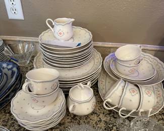 #142 - $120 - American Country Dena dishes, 8 dinner plates, 10 salad plates, 8 saucers, 7 cups, 1 large serving bowl, 2 small serving bowls, sugar & creamer, 1 oval serving plater