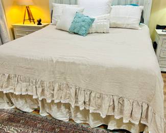 Rustic King Bedroom Set. Excellent Condition.