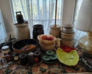 Churns
Crocks
Rustic kitchen 