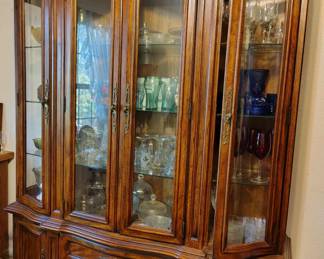 Drexel Heritage China cabinet hutch