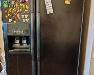 Double door refrigerator 