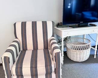 STRIPED CHAIR