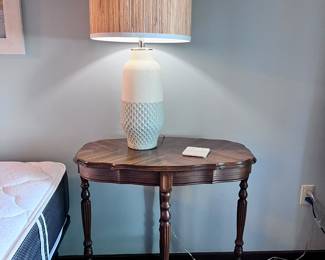 ANTIQUE SIDE TABLE - LAMPS