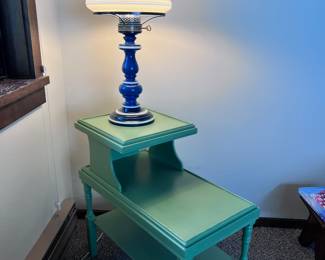 VINTAGE END TABLE AND LAMPS