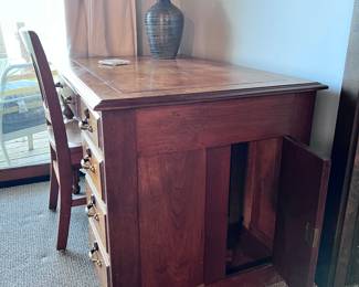 DESK WITH HIDDEN SIDE AND CHAIR