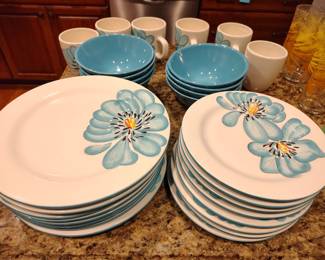 Great kitchen wares including these beautiful plates and bowls.