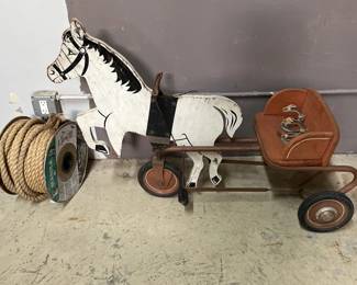 Lot 53 – Texas Pony Decor, Horse Shoe Hangings & More