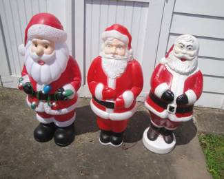ablowmoldshow1gMedium blow mold Santas $65. each.