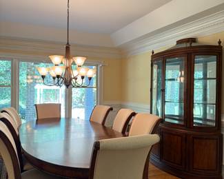 Haverty’s Dining table & chairs, china cabinet