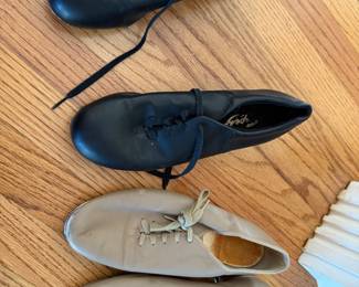 2 pairs of tap shoes