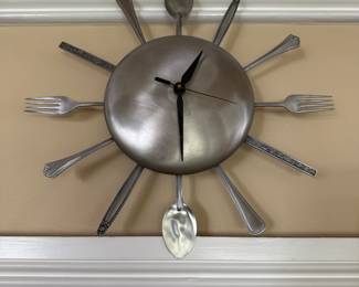 Utensil clock