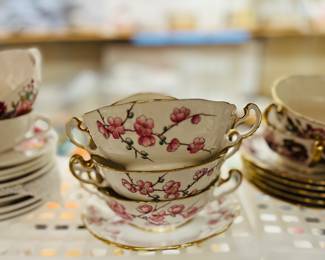 Vintage double handles bowls with saucer $20