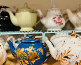 Vintage teapot $20