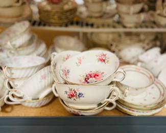 Vintage double handled bullion bowls 
With saucers $20