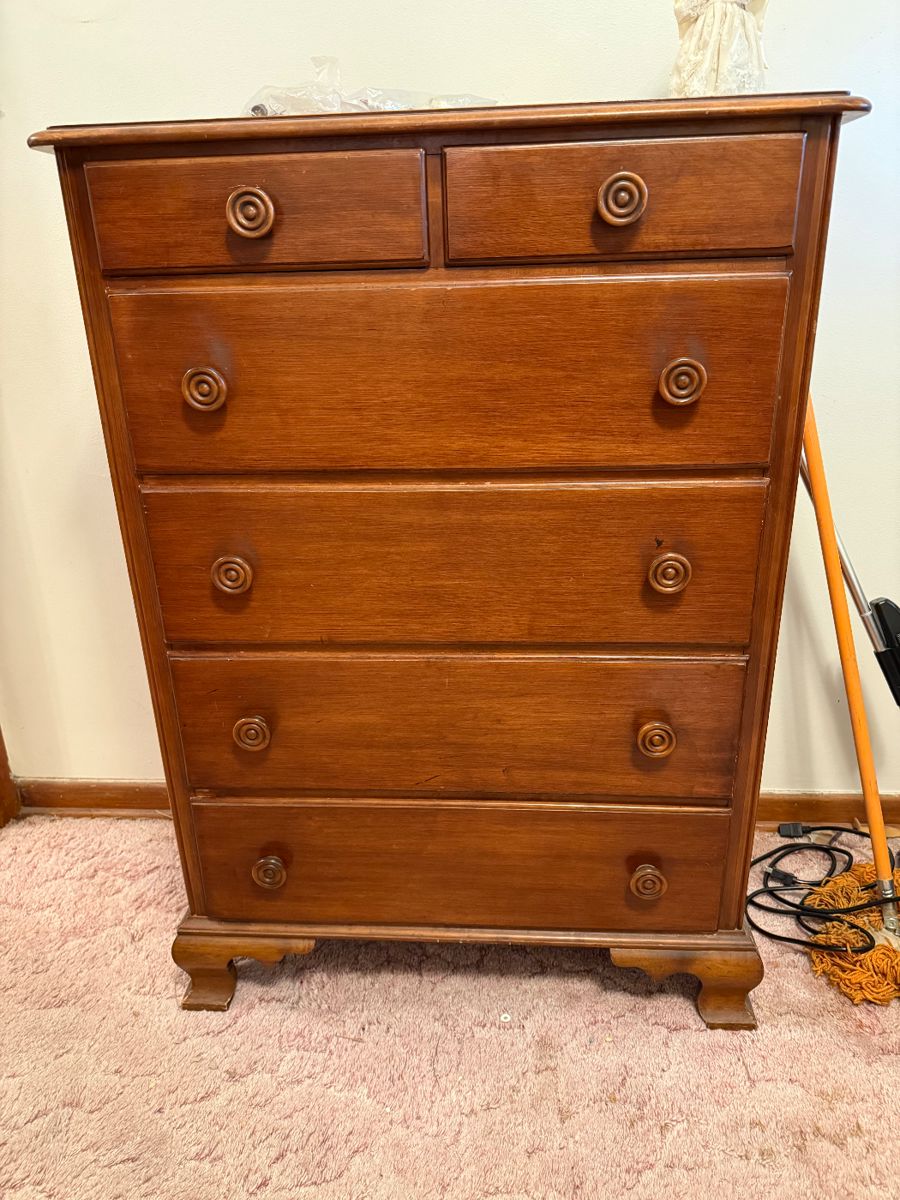 Maple chest of drawers