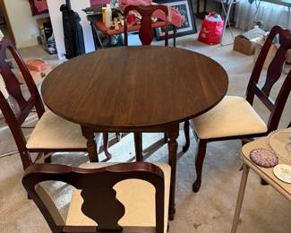 Watertown table without leaves and 4 folding chairs
