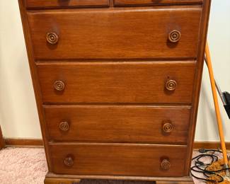 Maple chest of drawers