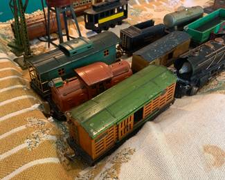 Lionel Train and assorted train pieces