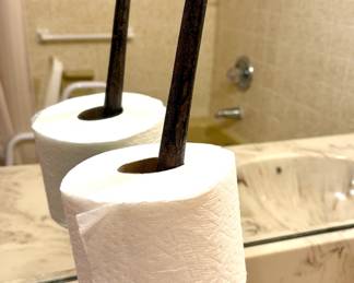 Cast iron giraffe toilet paper holder