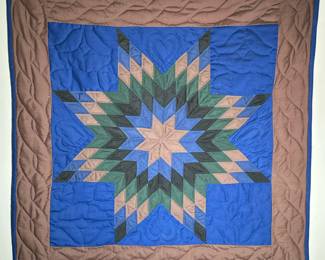 TENNESSEE AMISH OR NATIVE STAR QUILT, 20th Century
