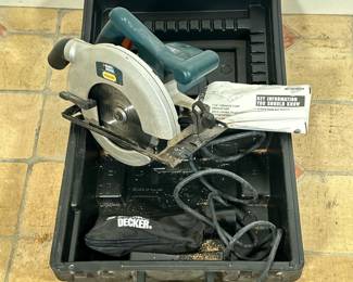 BLACK & DECKER 7 1/4” CIRCULAR SAW
