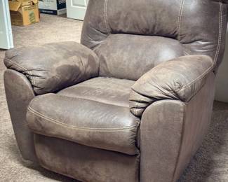 AMAZING Comfy Leather Recliner WOW

