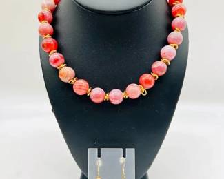 Marbled Costume Jewelry Necklace & Earrings
This is a gorgeous necklace & earring set of Marbled Agate Costume Jewelry, with a nice weight & feel. The necklace measures approximately 17" in length. The beads are about the same size as marbles.
