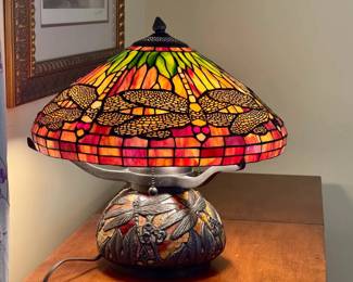 Tiffany Style Dragonfly Table Lamp
