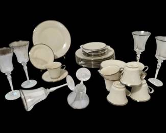 008 LENOX Moonspun Dinner Service for 8
